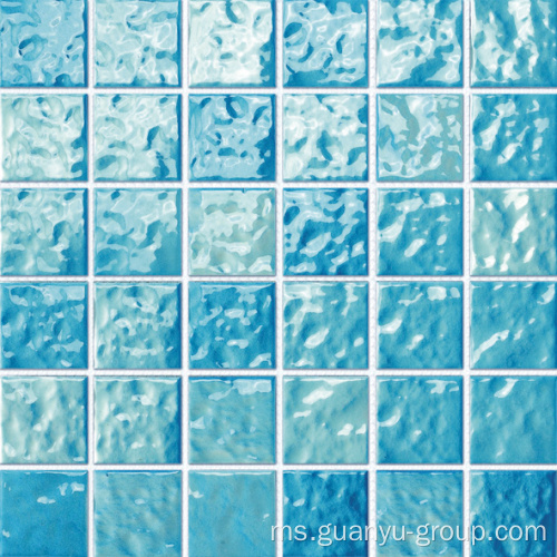 Warna permukaan kaca yang bercampur-campur mozek Kolam Renang